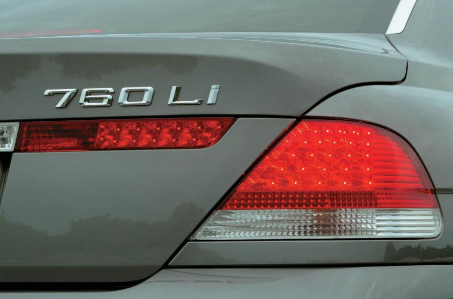  BMW 7-Series L 2003 года  (фото 2 из 61)